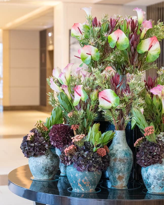Standing flowers that keep your space in bloom.