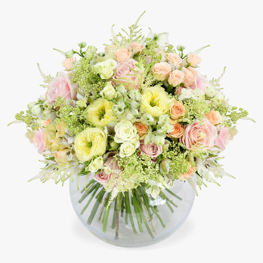 Marylin Monroe luxury flower bouquet by Moyses Stevens UAE featuring garden roses, spray roses, and large headed roses.